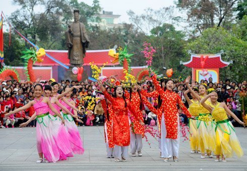 Nên ăn Tết 