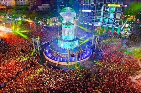 Hoành tráng lễ hội chào năm mới 2013