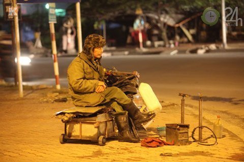 Tái tê cảnh người già mưu sinh trong giá rét