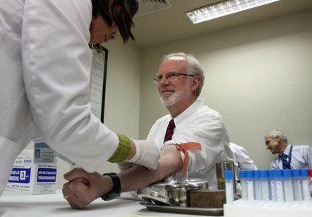 Khi Đại sứ... hiến máu