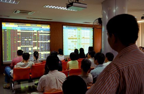 15/1, tăng biên độ giao dịch hai sàn chứng khoán