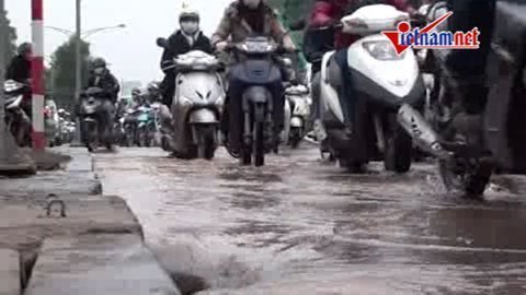 Thi công ẩu, đường Thủ đô thành sông giờ tan tầm