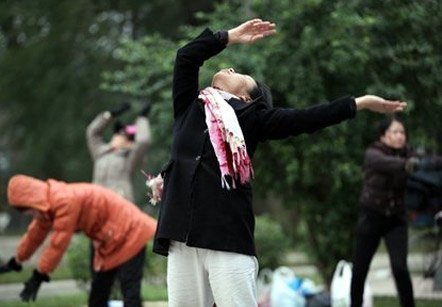 Vào công viên 'luyện công' trong giá rét