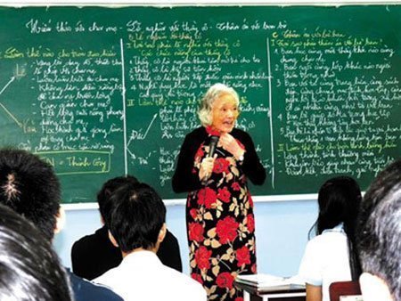 Cô giáo 82 tuổi và tiết học khiến trò 'rơi nước mắt'