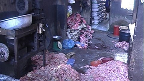 Phát hiện hơn 500kg lòng lợn bẩn