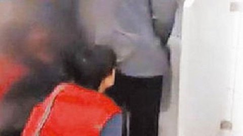 Gã trai bệnh hoạn thích ngửi... mông đàn ông