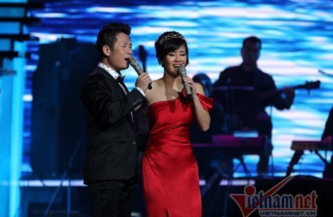 Mưa Đông không ngăn hàng nghìn người đi nghe Bằng Kiều