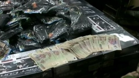 Bắt giữ lượng lớn đồ chơi bạo lực