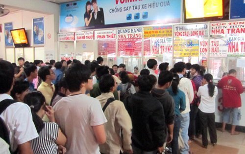 Xe tết, tăng giá 70% vẫn cháy vé