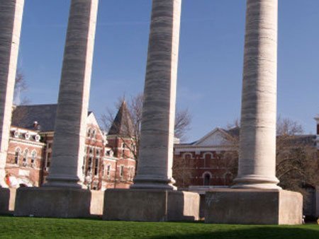 Tranh cãi đưa môn học loạn luân vào giáo trình ĐH