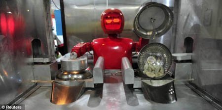 Robot làm đầu bếp, bồi bàn