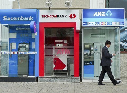 Bơm tiền không để ATM ‘chết’ dịp tết