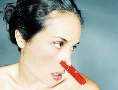 Biến mũi tẹt thành mũi 'Tây' giá 20.000 đồng