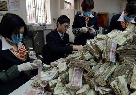Kho tiền đại gia, đếm nửa tháng mới hết