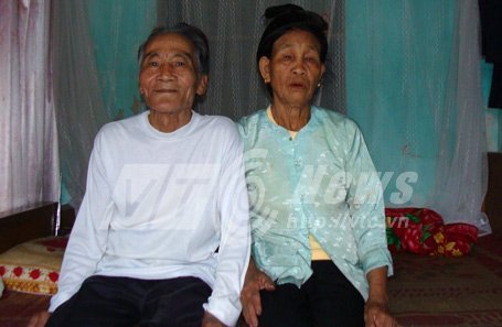 Chuyện tình rúng động đất Cảng: Ông cụ 80 đạp xe hỏi vợ