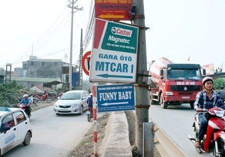 Quảng cáo láo nháo vô hiệu biển báo giao thông?