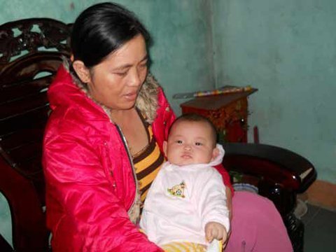 Rộ tin đồn bé 3 tháng tuổi biết nói