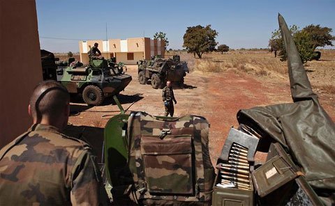 Xem quân Pháp chuẩn bị đánh giáp lá cà ở Mali