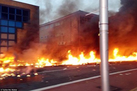 Hiện trường vụ đâm trực thăng giữa London