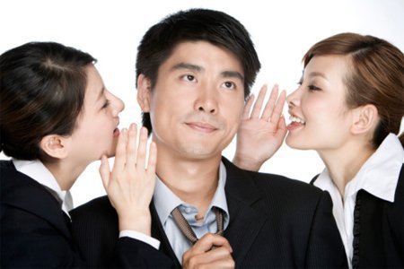 Dân công sở bàn tán, ngóng thưởng tết đi mua sắm