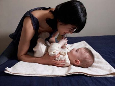 Khóc cười sinh viên làm mẹ