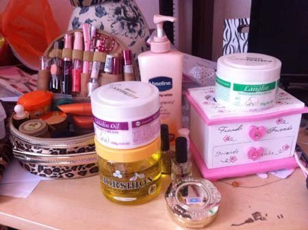 Hiểm hoạ từ chợ 'ảo' mỹ phẩm cũ