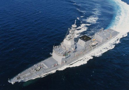 Nhật cân bằng lại chiến lược với biển