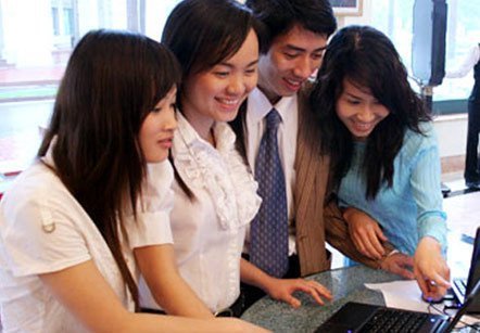 Chị em công sở bỏ việc buôn hàng Tết