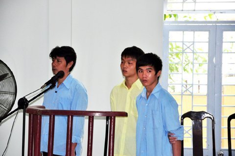 Quán nhậu hỗn chiến, khách can ngăn bị đâm chết