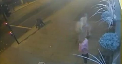 Cướp smartphone trên đường trong nháy mắt