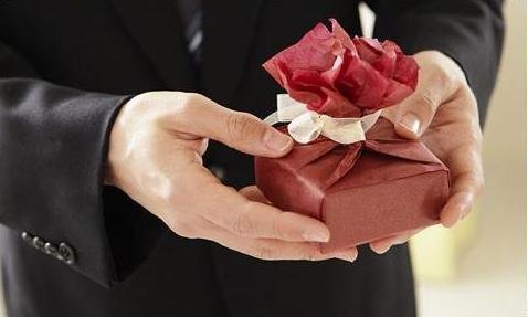 'Có gì gửi thủ trưởng không?'
