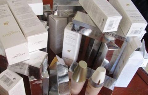 Công nghệ 'nâng cấp' hàng nhái thành... hàng hiệu cũ