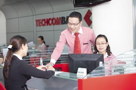 Gửi tiền vào thẻ, ung dung sắm Tết