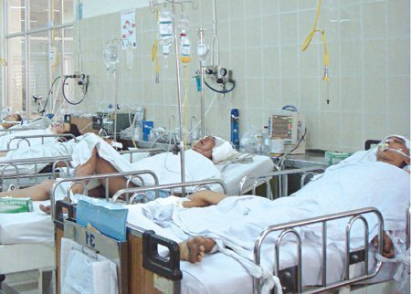Mù mắt vĩnh viễn do ngộ độc rượu