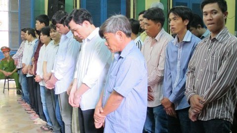 Xóa sổ trường gà lớn nhất Sài Gòn, 30 con bạc hầu tòa