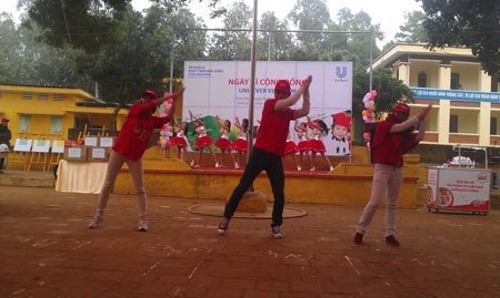 Điệu nhảy rửa tay khuấy động trường tiểu học