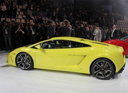 Lộ diện hàng loạt 