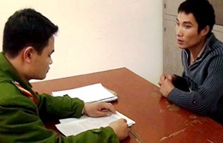 Lấy đá đập chết bé 3 tuổi vì... con gà