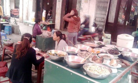 Mắc bệnh truyền nhiễm, vẫn vô tư bán thức ăn