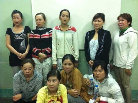 Hàng chục cảnh sát phá sòng bạc quý bà