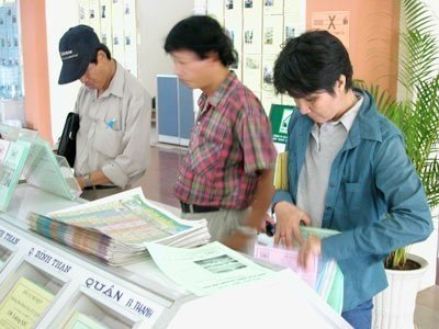 Giao dịch qua ngân hàng: Cần tạo tiện dụng hơn bắt buộc