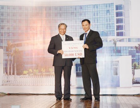 Thêm nhiều thiết bị chữa ung thư cho người nghèo Đà Nẵng