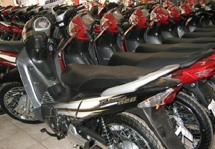Xe máy Tết: Ế, nhưng giá vẫn…trên trời