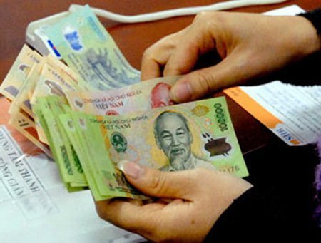 Bị nợ lương, nhân viên dùng ghế 'phang' sếp