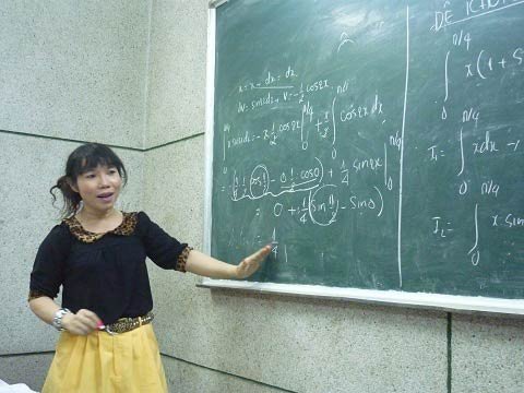 Cô giáo chuyển giới sẽ khiếu nại