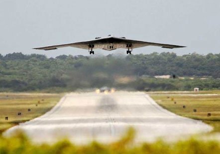 Máy bay ném bom tàng hình Mỹ đến gần TQ