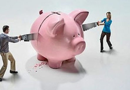 Lạm phát làm khó xử lý nợ xấu?