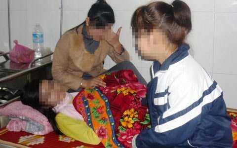Vụ đánh bạn hoảng loạn: 2 nữ sinh day dứt