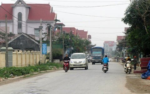 Cả xã giàu lên nhờ sang Lào buôn... đồng nát