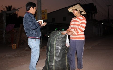 Muôn nẻo người Việt sang Lào bán dạo mưu sinh